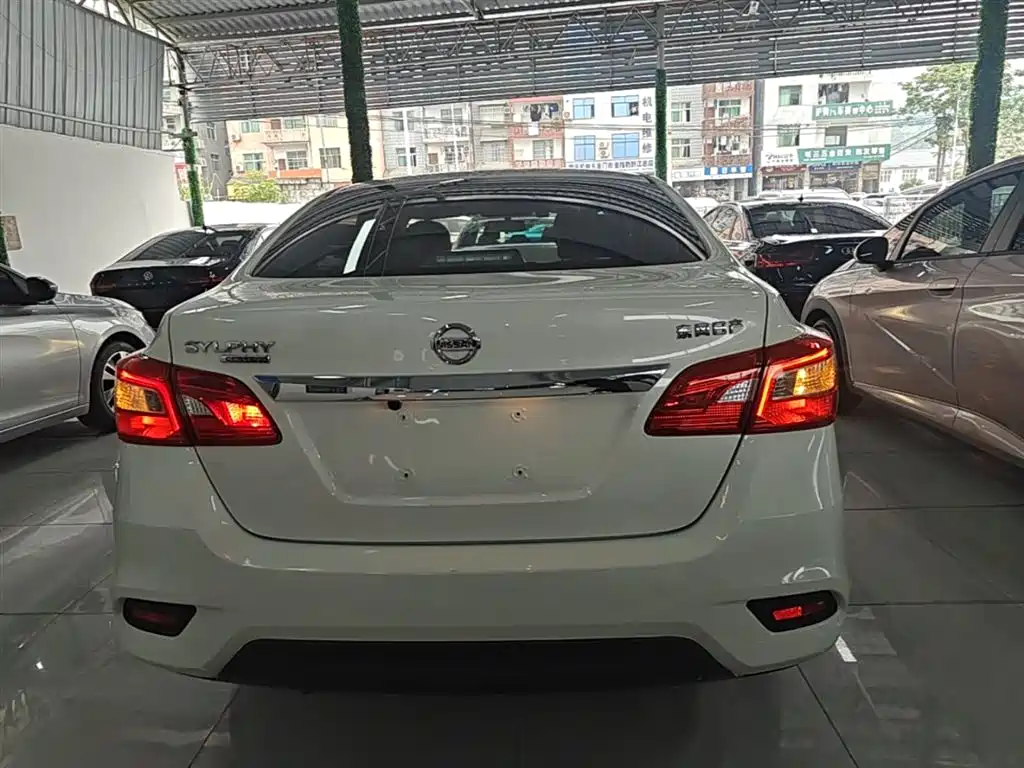 Sylphy Classic 1.6 XE CVT Exclusive