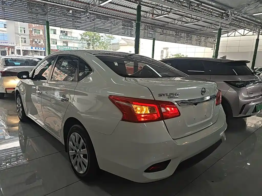 Sylphy Classic 1.6 XE CVT Exclusive