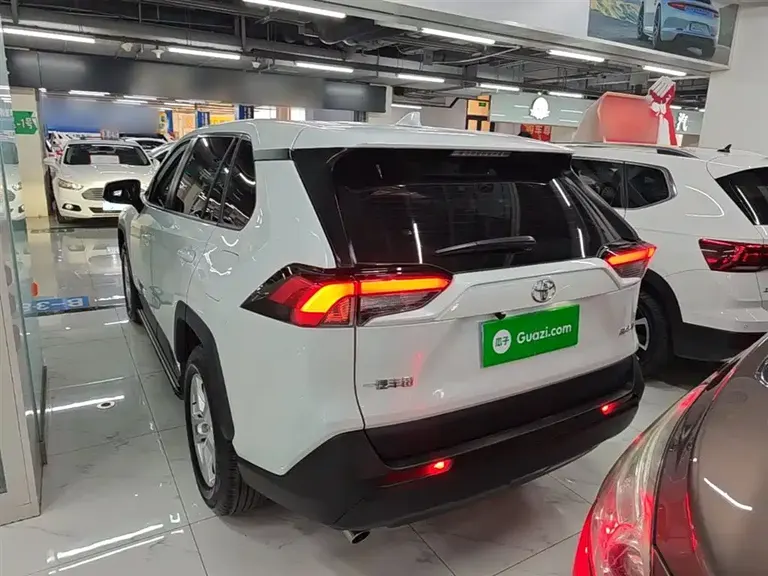 Toyota RAV4 2.0 L CVT 2 WD Urban