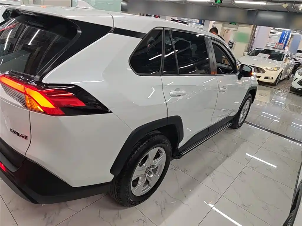 RAV4 2.0 L CVT 2 WD Urban