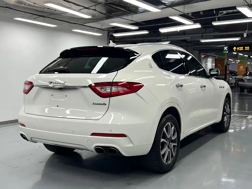 Levante 3.0 T Standard