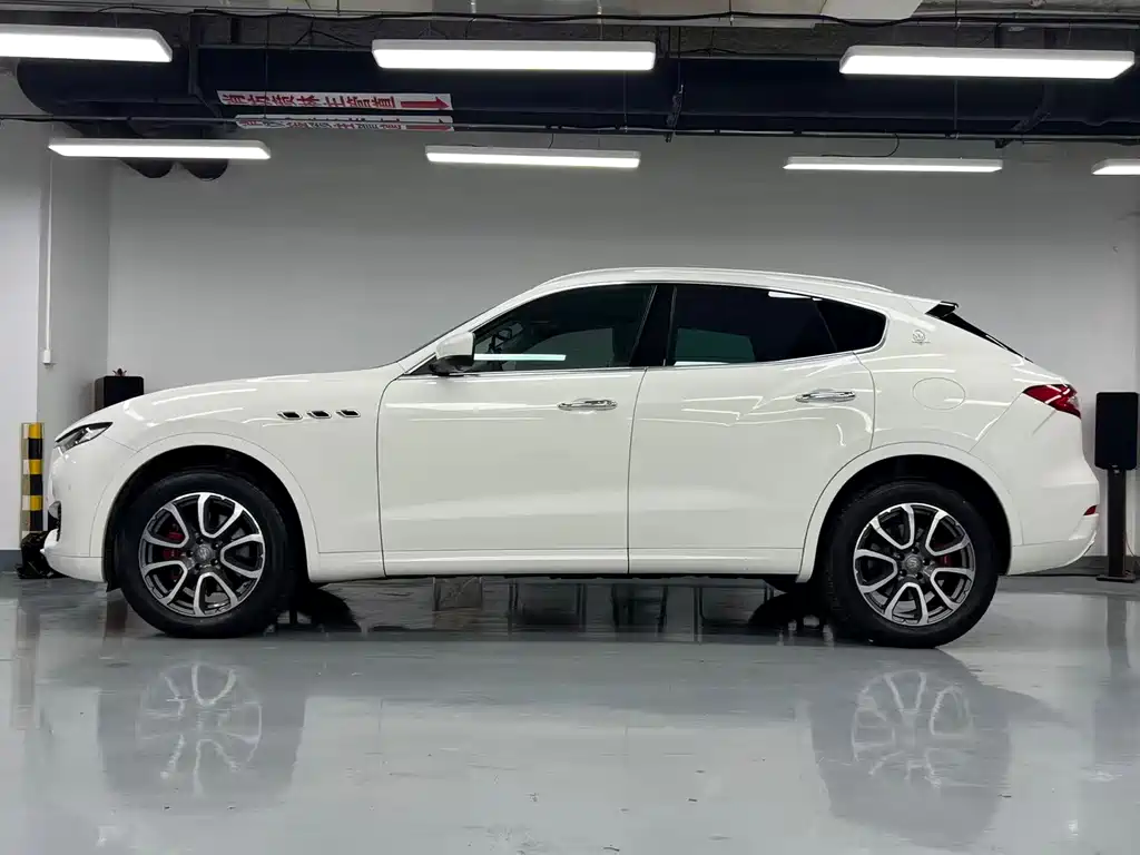 Levante 3.0 T Standard