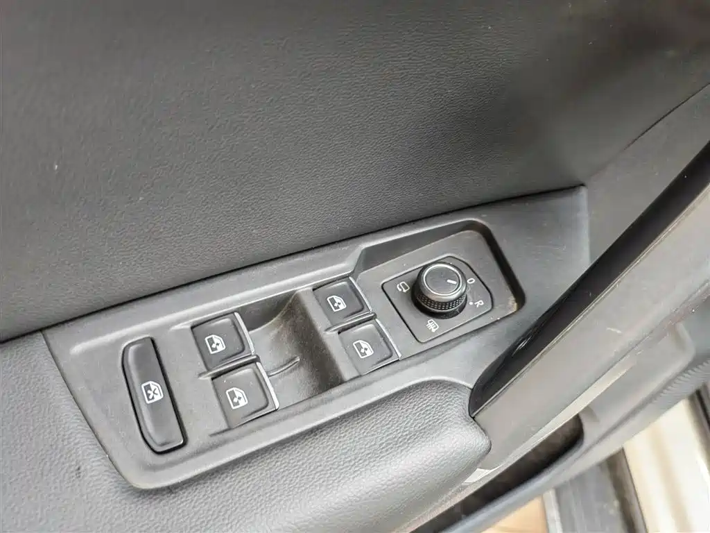 Tayron 330 TSI 4 WD Luxury CN-V