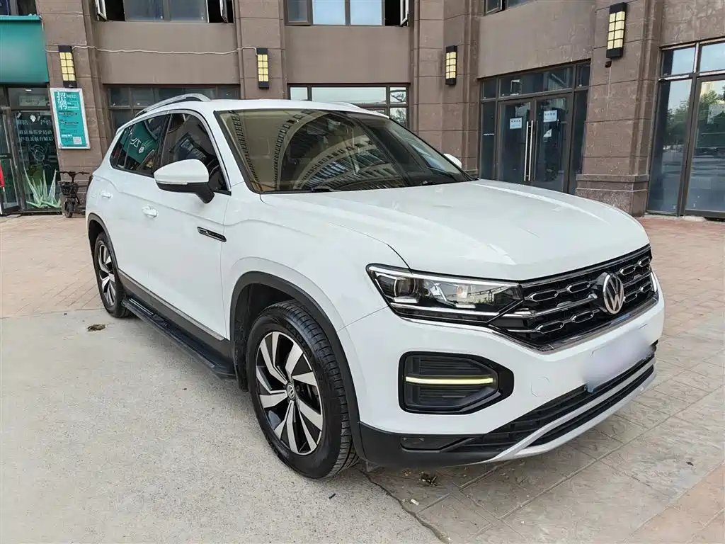 Tayron 330 TSI 4 WD Luxury CN-V