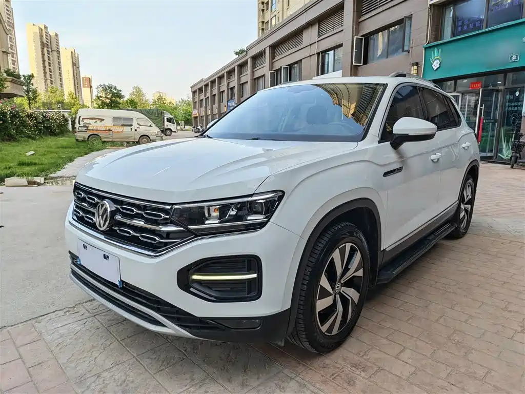 Tayron 330 TSI 4 WD Luxury CN-V