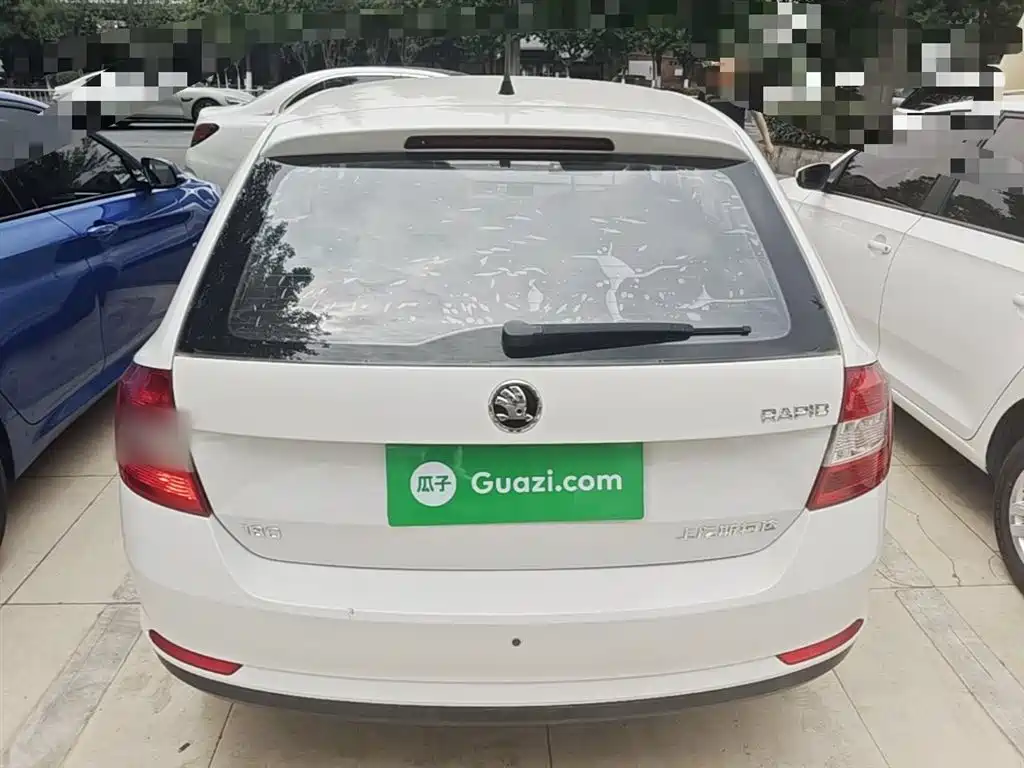 Rapid Spaceback Facelift 1.6 L Auto Forward