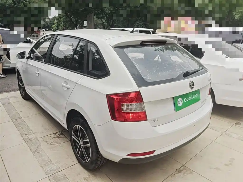 Rapid Spaceback Facelift 1.6 L Auto Forward