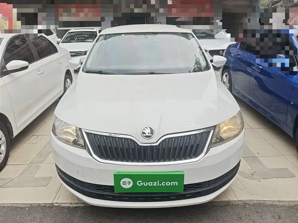Rapid Spaceback Facelift 1.6 L Auto Forward