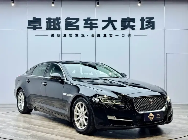 Jaguar XJ XJL 2.0 T 2 WD Graceful Business