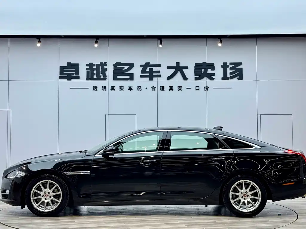 Jaguar XJ XJL 2.0 T 2 WD Graceful Business