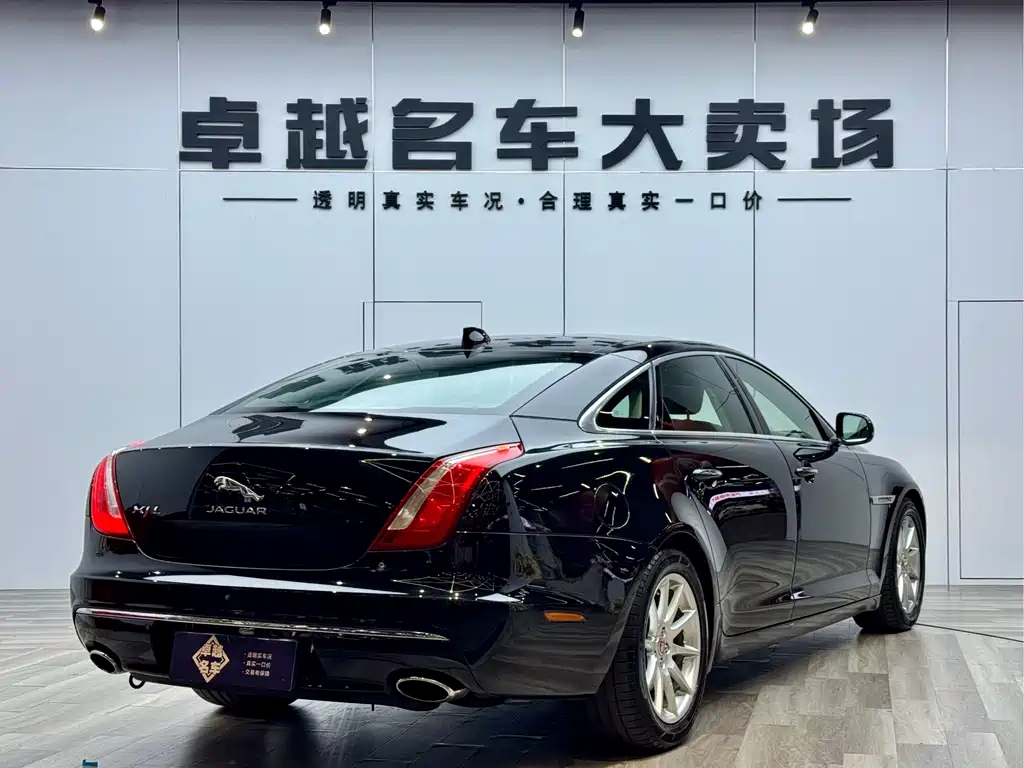 Jaguar XJ XJL 2.0 T 2 WD Graceful Business