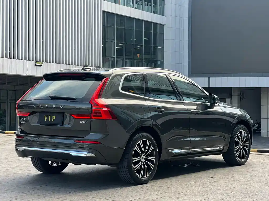 Volvo XC60 沃尔沃XC60 2022款 B5 四驱智雅豪华版