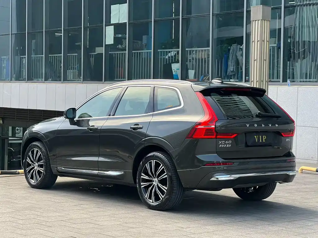 Volvo XC60 沃尔沃XC60 2022款 B5 四驱智雅豪华版
