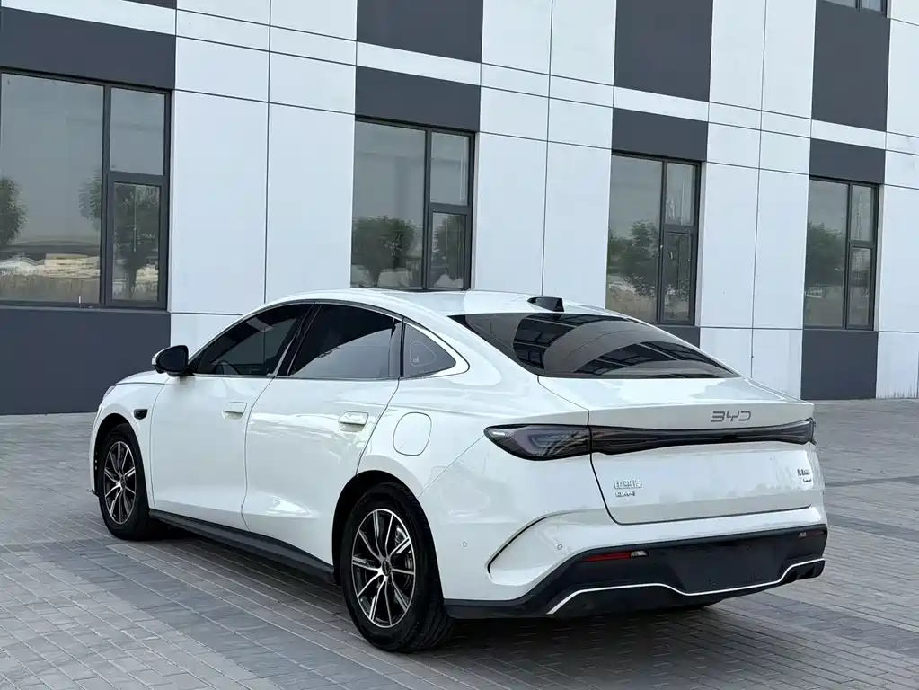 Seal 06 DM-i Smart Drive 120 KM Honored