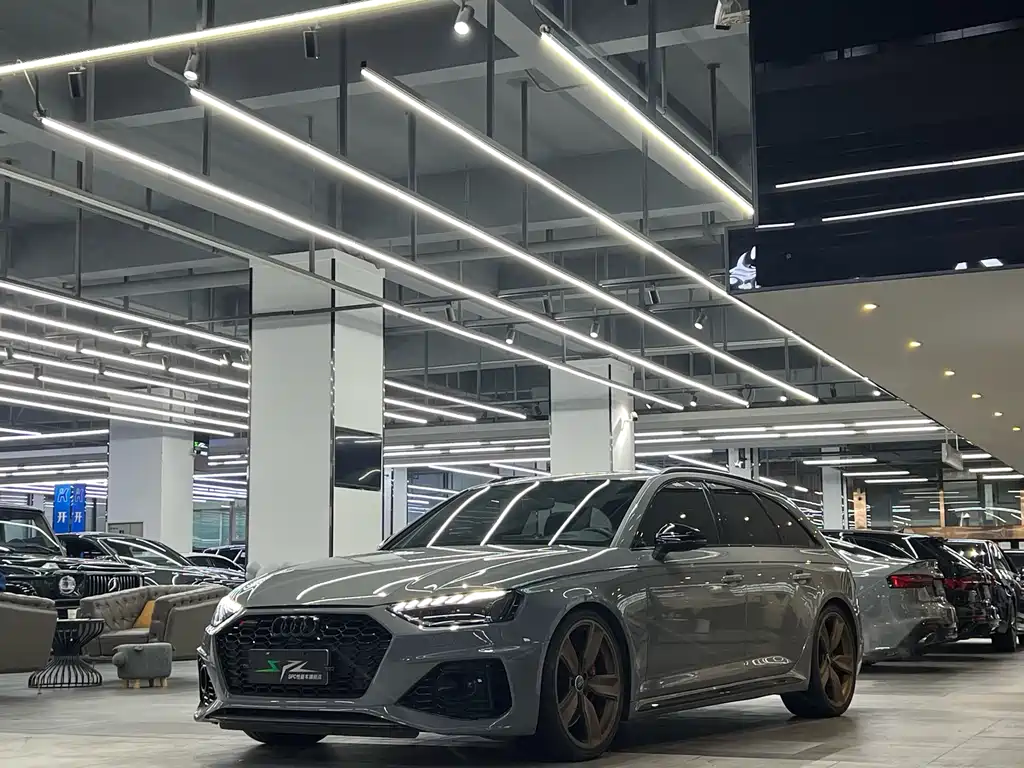 Audi RS 4 奥迪RS 4 2021款 RS4 Avant 暗金版