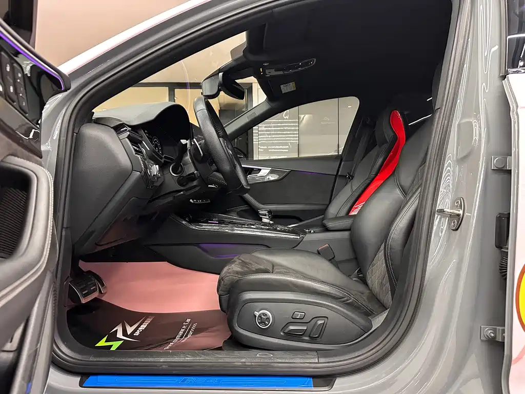 Audi RS 4 奥迪RS 4 2021款 RS4 Avant 暗金版