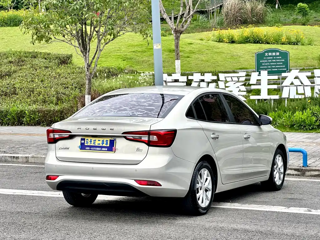 Roewe i5 1.5 L Manual 4 G Connected Leading Luxury