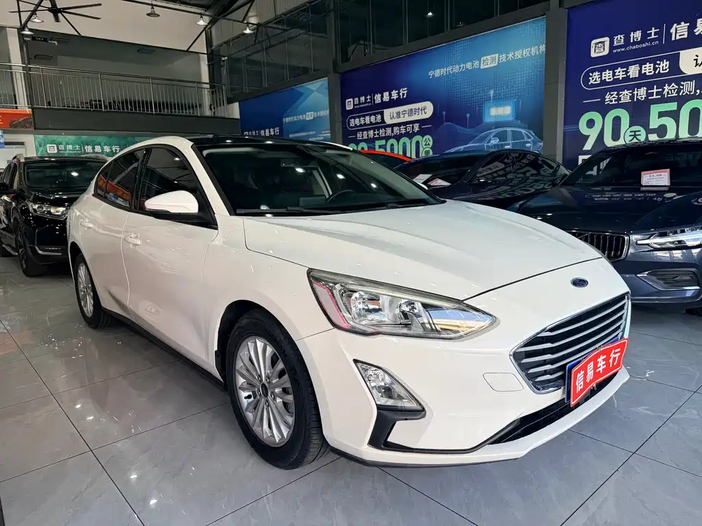 Focus Sedan EcoBoost 180 Auto Sharp Trend