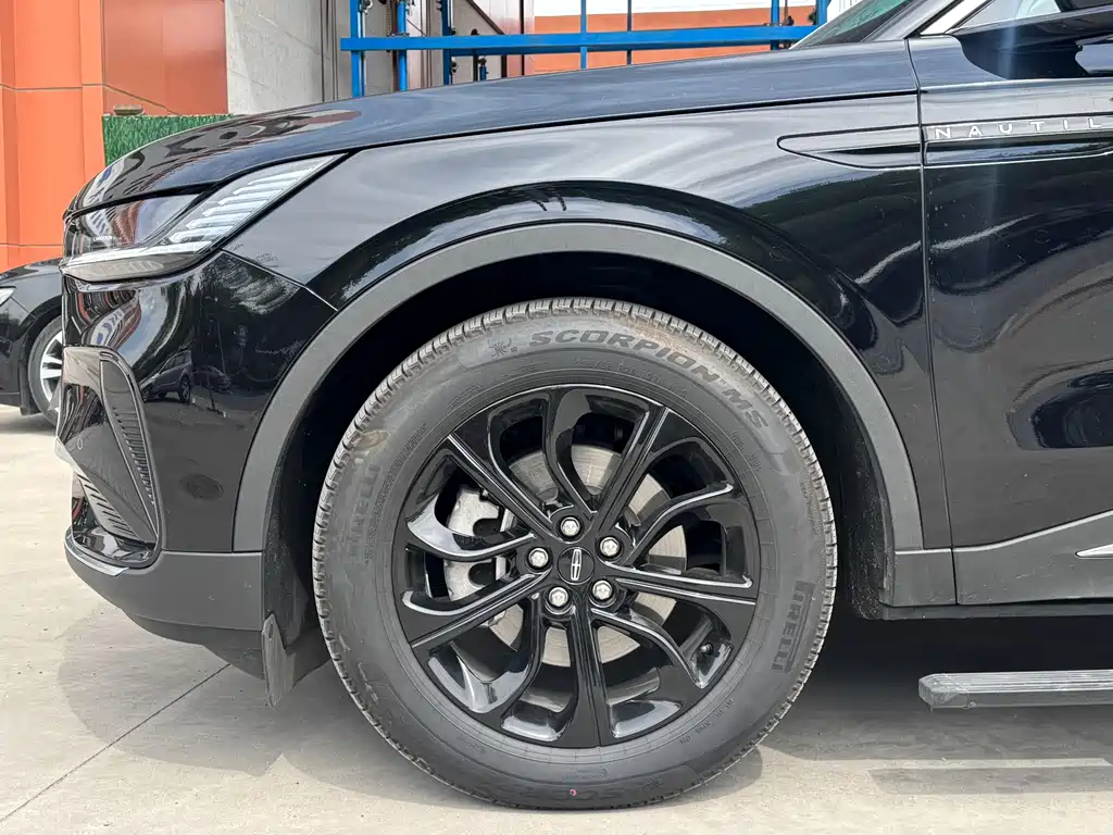 Nautilus 2.0 T 4 WD Comfort Supreme