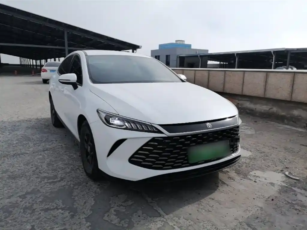 Qin PLUS DM-i Smart Drive 55 KM Leading