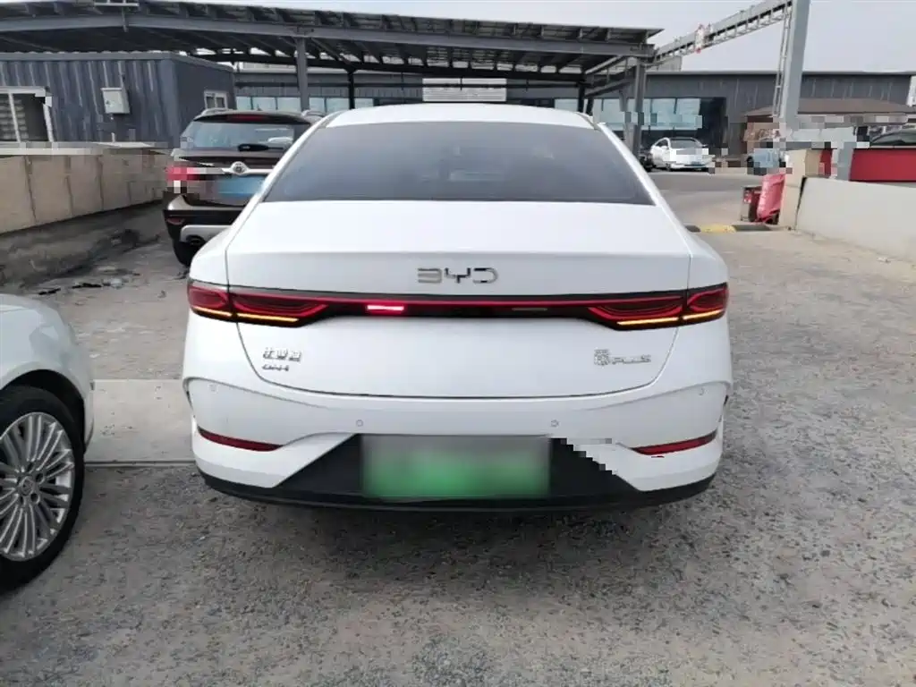 Qin PLUS DM-i Smart Drive 55 KM Leading