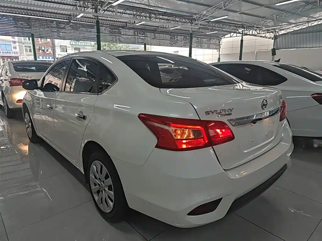 Sylphy Classic 1.6 XE CVT Exclusive