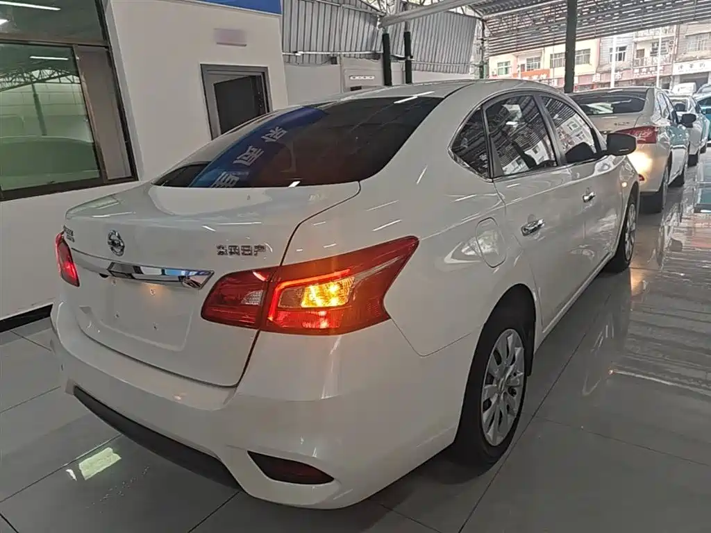Sylphy Classic 1.6 XE CVT Exclusive