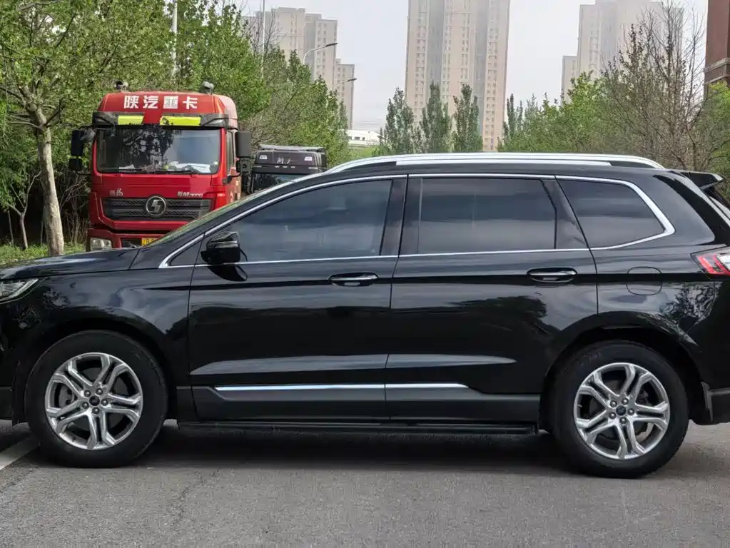 Edge EcoBoost 245 2 WD Grand Sharp 7-seat