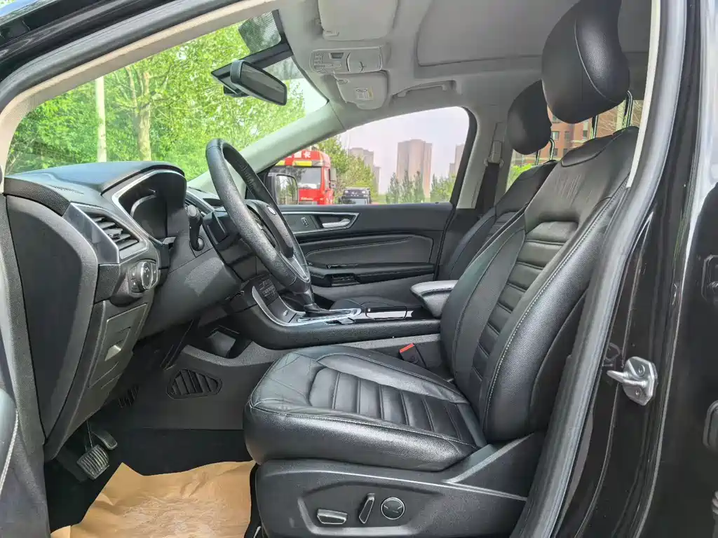 Edge EcoBoost 245 2 WD Grand Sharp 7-seat