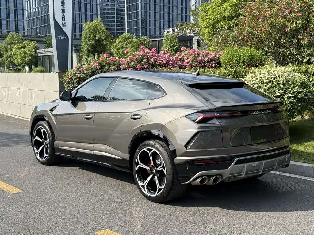 Urus 4.0 T V8