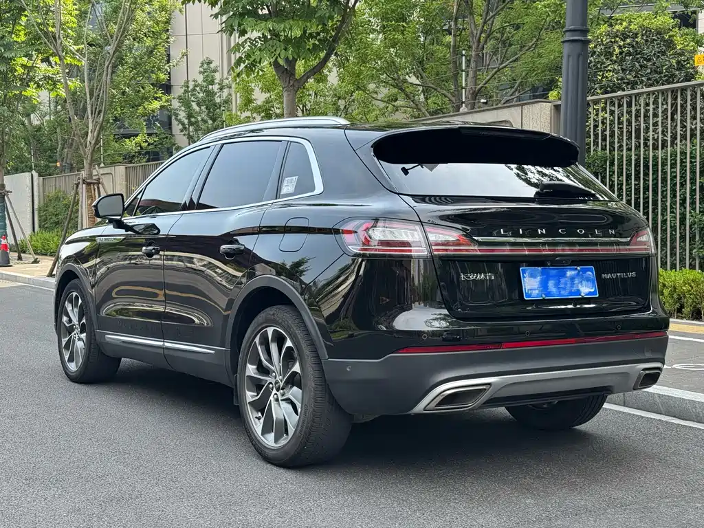 Nautilus 2.0 T 4 WD Graceful