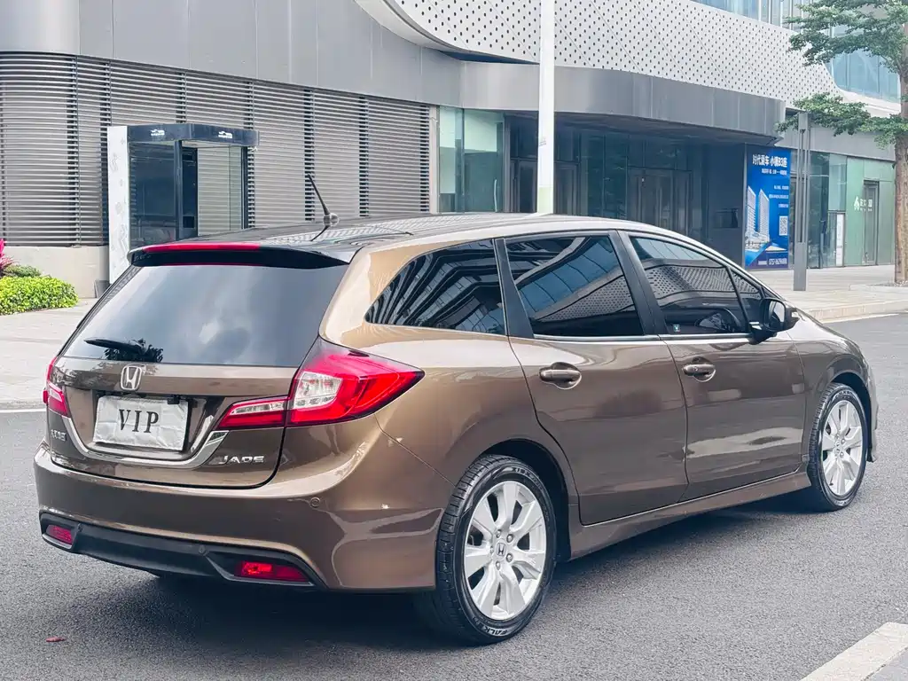 Jade 1.8 L Auto Comfort Elite 5-seat