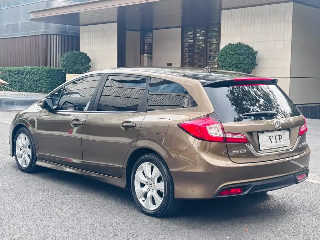 Jade 1.8 L Auto Comfort Elite 5-seat