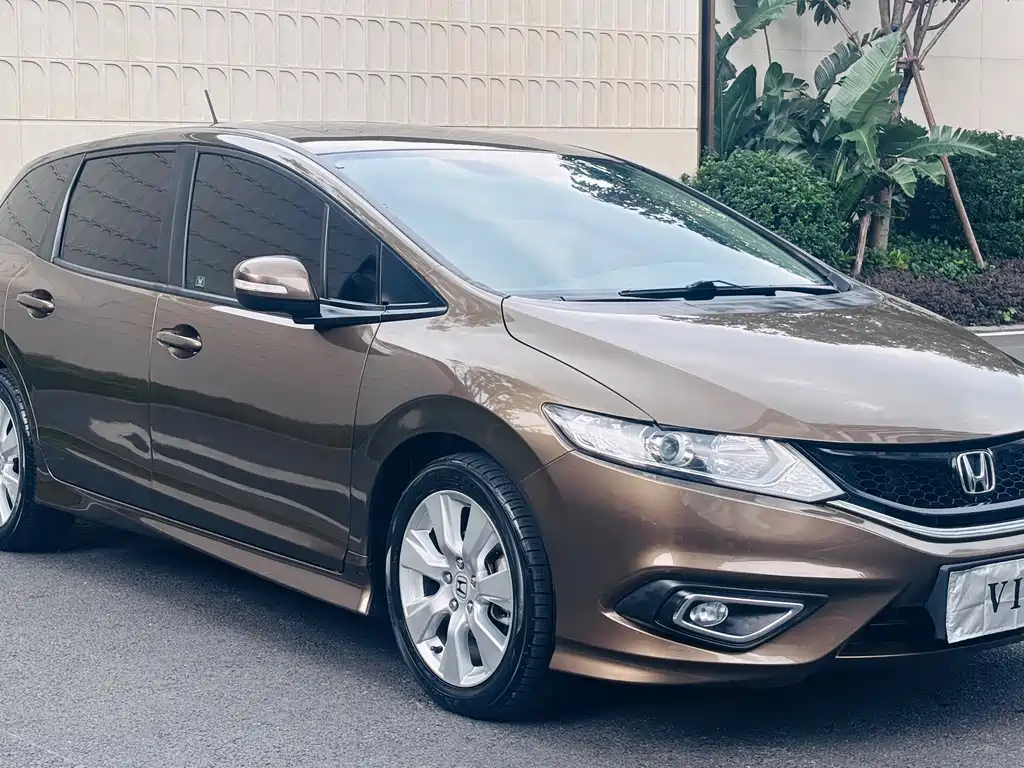 Jade 1.8 L Auto Comfort Elite 5-seat