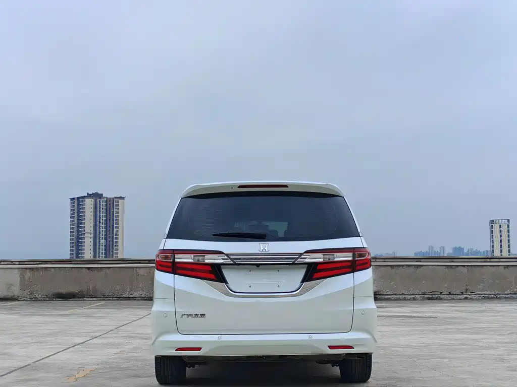Odyssey 2.4 L Luxury