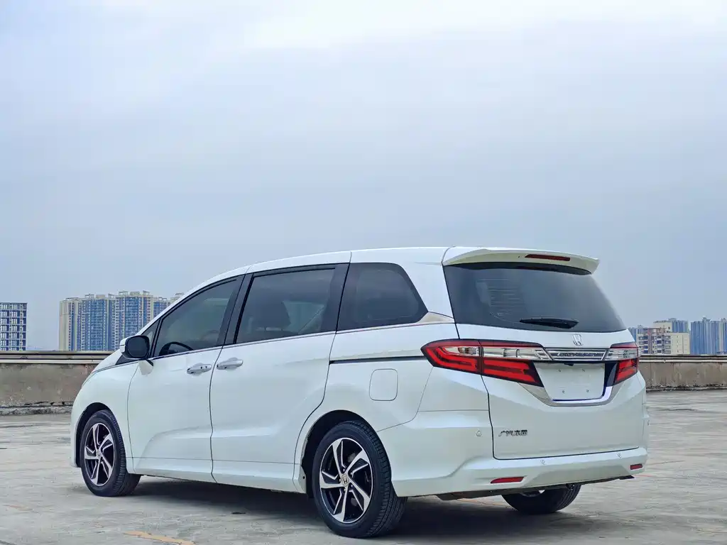 Odyssey 2.4 L Luxury
