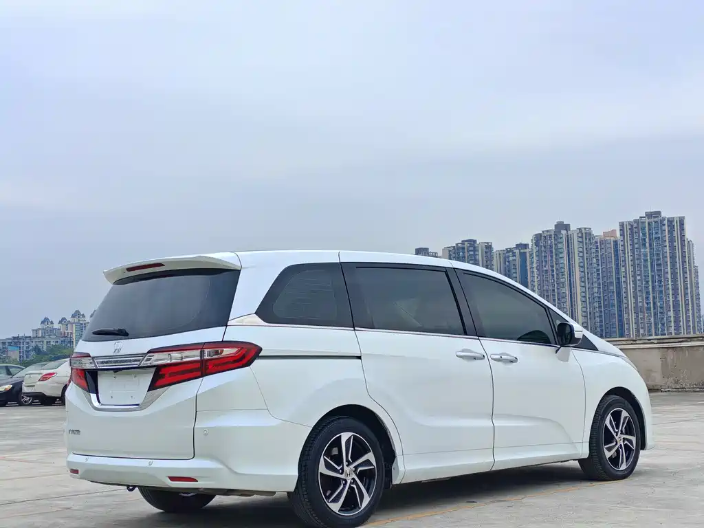Odyssey 2.4 L Luxury