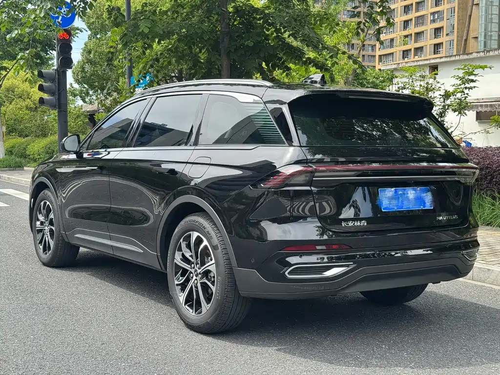 Nautilus 2.0 T 4 WD Comfort Supreme
