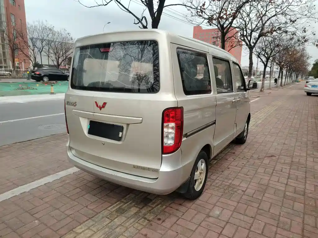Wuling Zhiguang 五菱之光 2015款 1.2 L S 标准型LSI