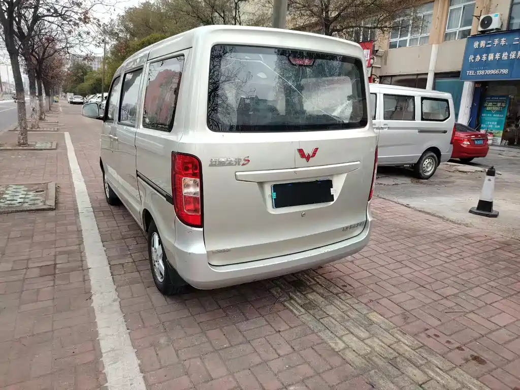 Wuling Zhiguang 五菱之光 2015款 1.2 L S 标准型LSI