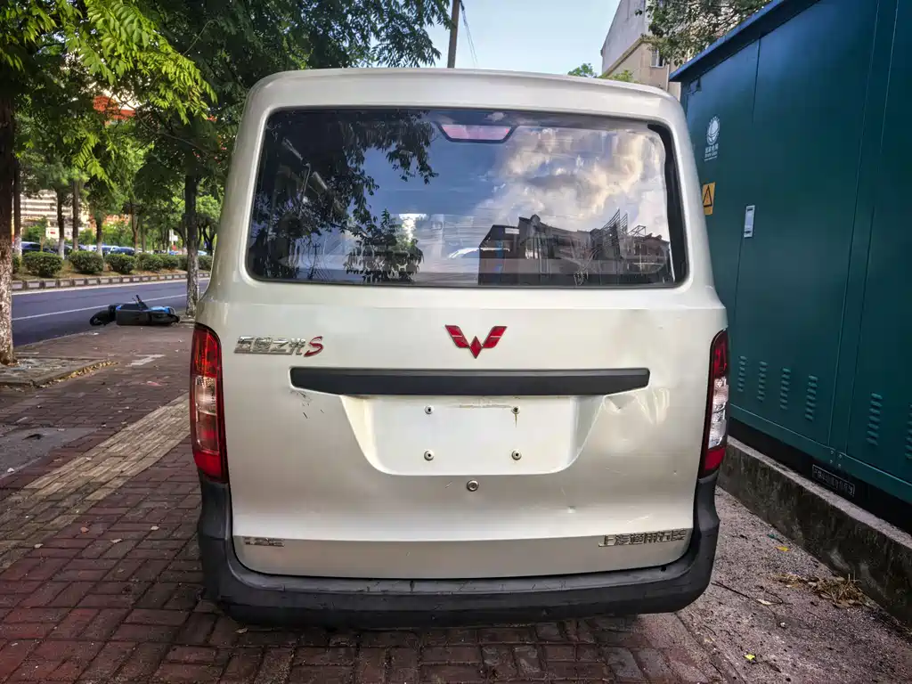 Wuling Zhiguang 五菱之光 2015款 1.2 L S 标准型LSI