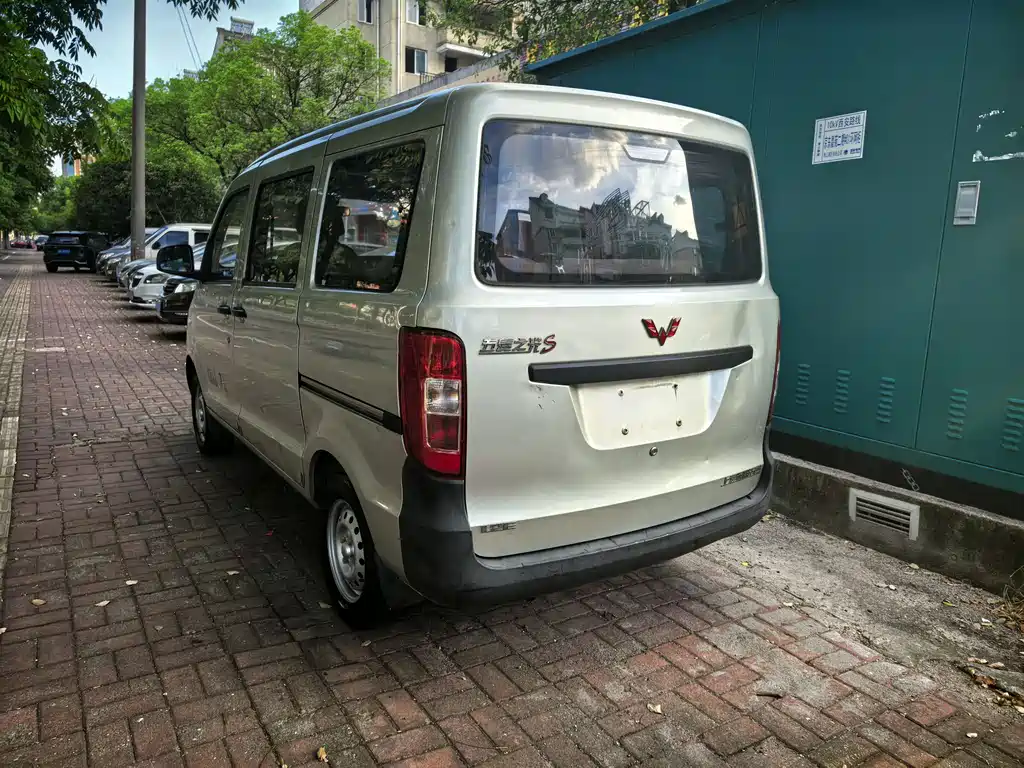 Wuling Zhiguang 五菱之光 2015款 1.2 L S 标准型LSI