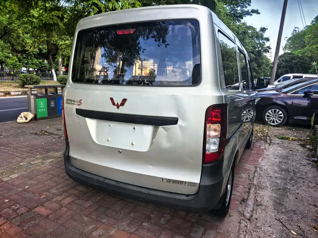 Wuling Zhiguang 五菱之光 2015款 1.2 L S 标准型LSI