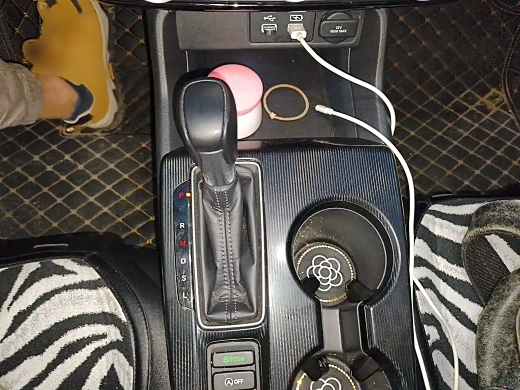 Integra 240 TURBO CVT Phantom Night · Tech
