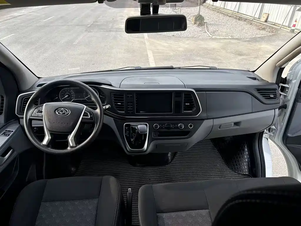 Xintu V80 新途V80 2021款 2.0 T PLUS AMT傲运通长轴中顶6/7/8/9座