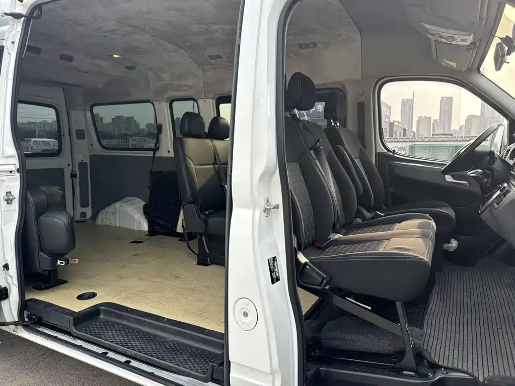 Xintu V80 新途V80 2021款 2.0 T PLUS AMT傲运通长轴中顶6/7/8/9座