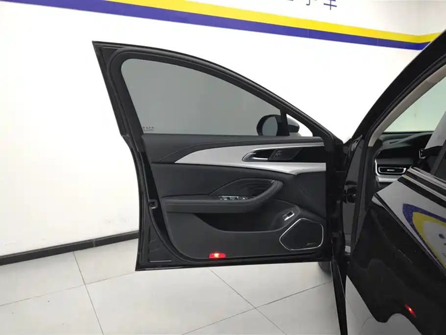 Hongqi H5 1.5 T DCT Shadow