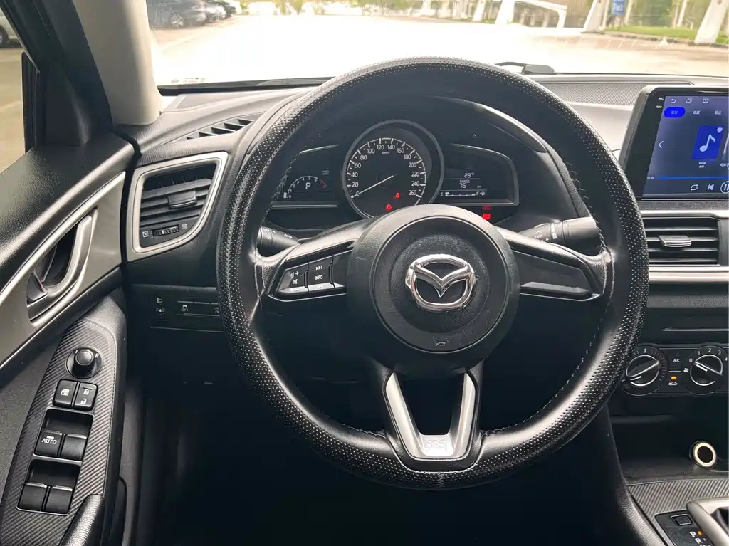 Mazda 3 Axela Sedan 1.5 L Auto Comfort CN-V