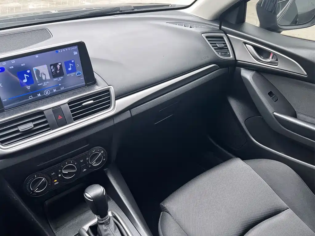 Mazda 3 Axela Sedan 1.5 L Auto Comfort CN-V