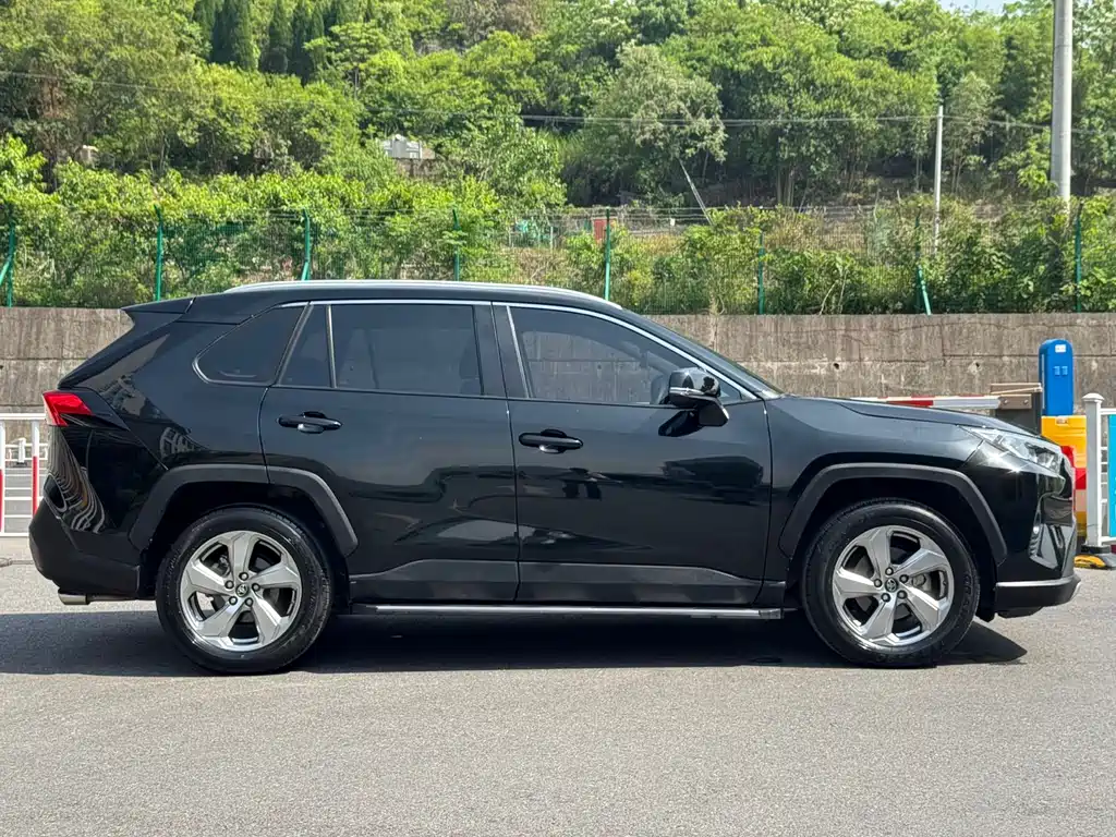 RAV4 2.0 L CVT 2 WD Style